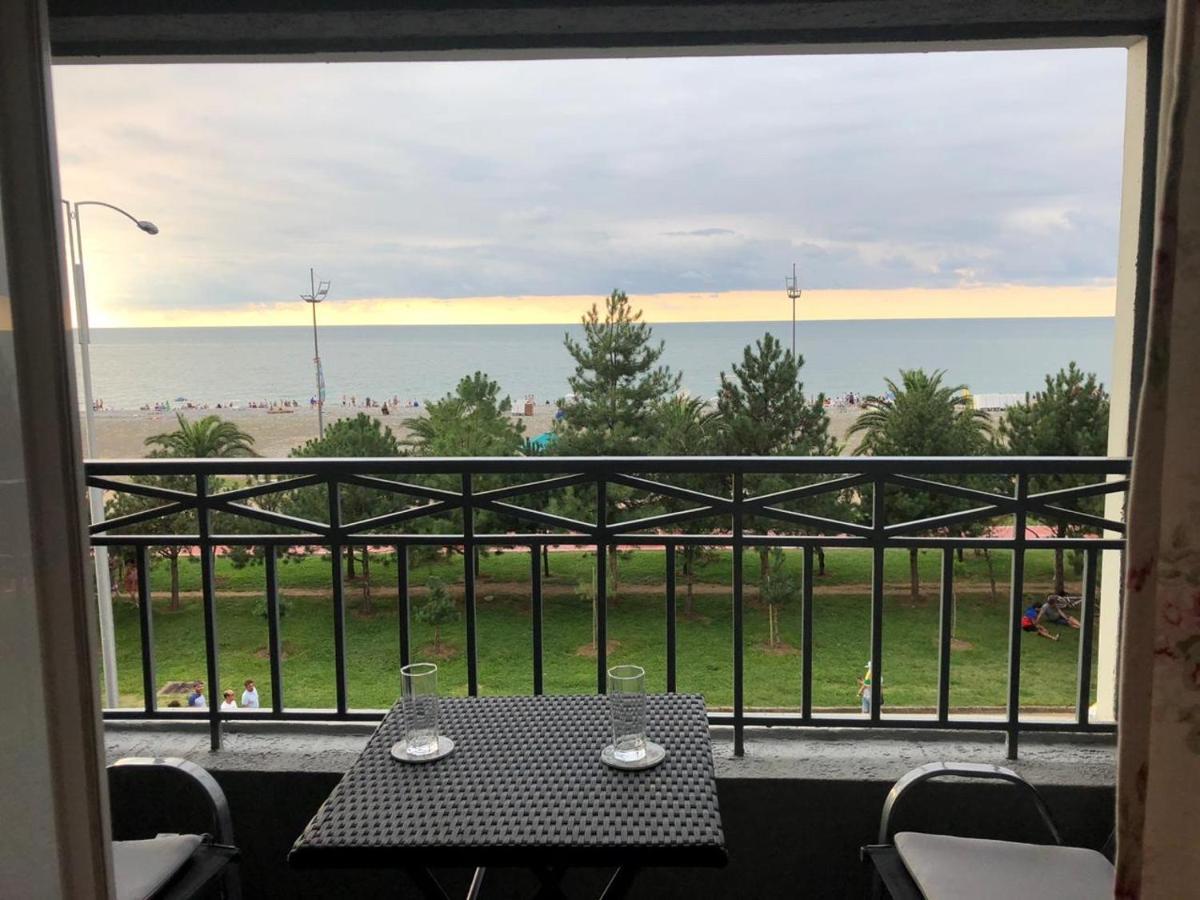 Apartamento Amazing Magnolia Batumi Exterior foto