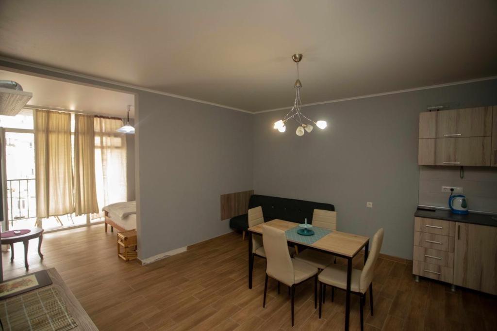 Apartamento Amazing Magnolia Batumi Exterior foto